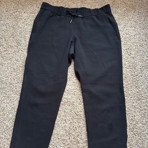 Lululemon On the Fly Mid Rise Cropped Pant
